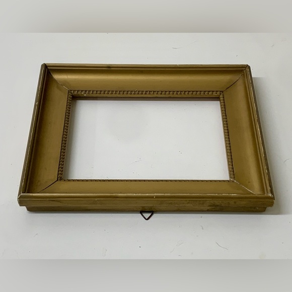 Antique Gold Painted Wooden Portrait Picture Frame - Picture 13 of 14